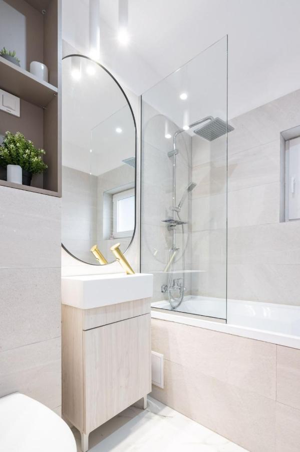 Victoria Charm Apartment บูคาเรสต์ ภายนอก รูปภาพ